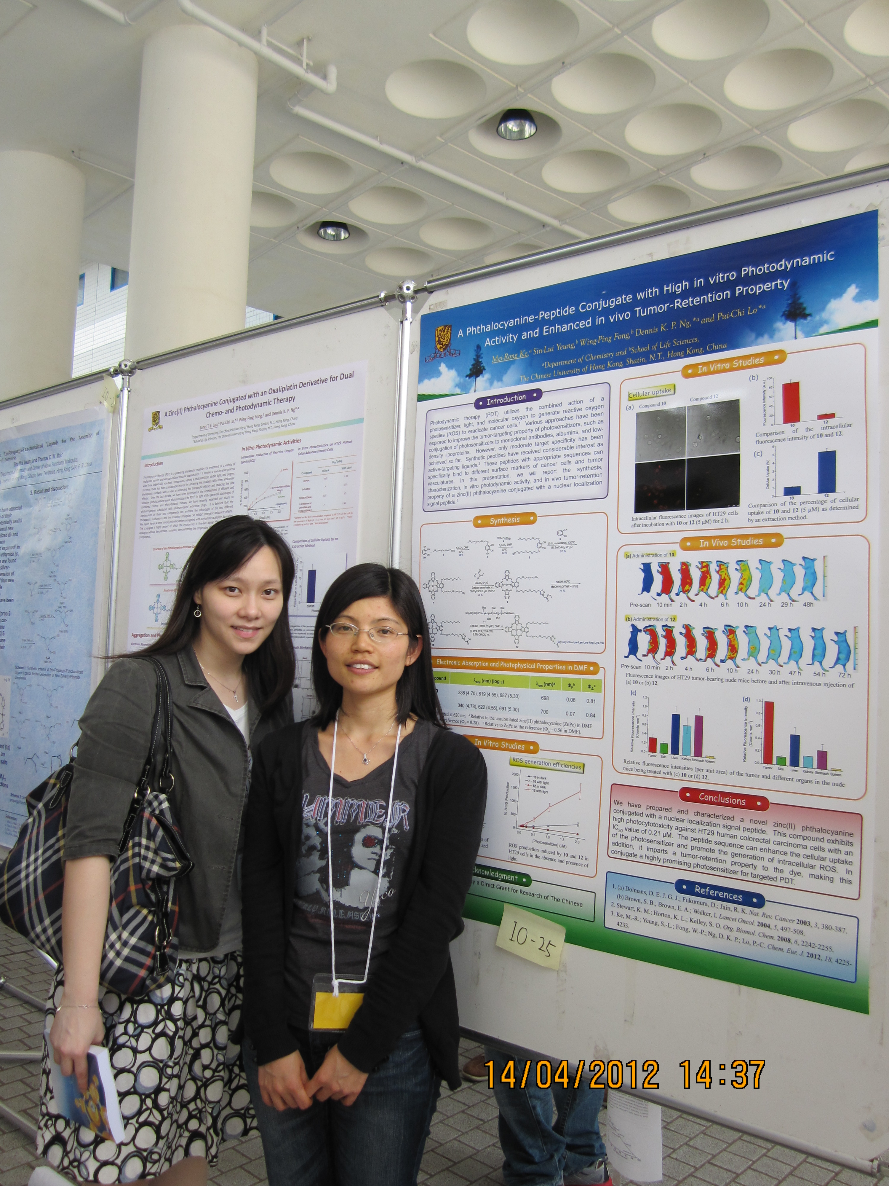 Photo of The Best Poster Award in Inorganic Chemistry: Prof. Gigi P.C. Lo and Ms. Ke Meirong