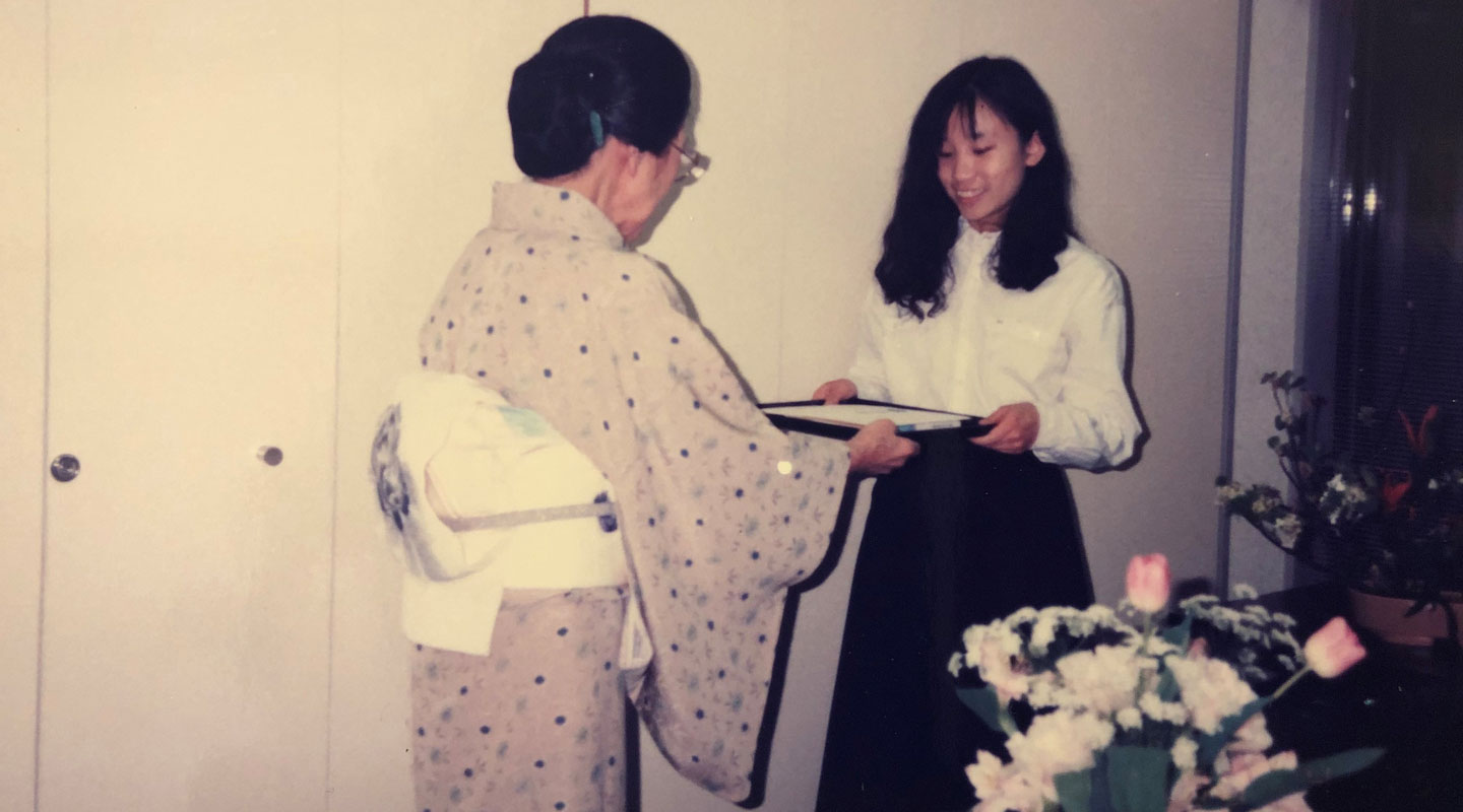 到东京交流时完成插花课程获颁证书<em>(受访者提供)</em>