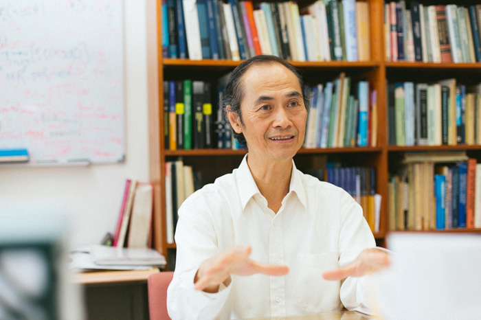 梁怡教授與梁廣錫博士於八十年代開發出基於模糊邏輯的專家系統骨架FLESS