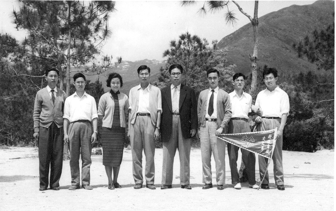 文史系師生大網仔郊遊(1955)
