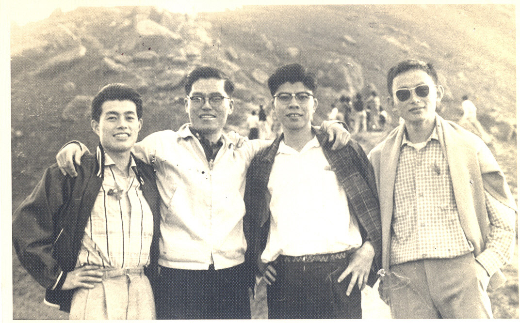 （左起）今井義侃（日本交換生）、張端友（南洋學生）、蕭佛來（南洋學生）、王兆麟(1960)