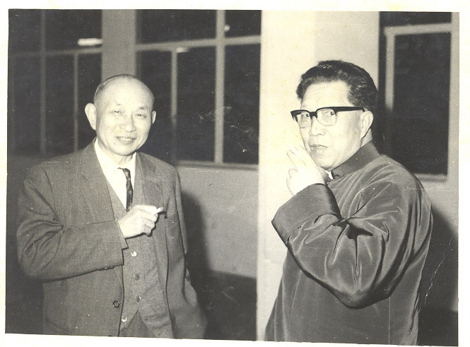 張丕介教授與吳俊升副校長（左）(1962.1.26)