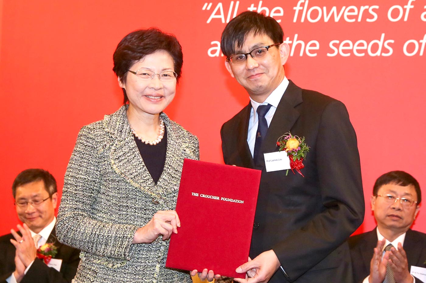 Mrs. Carrie Lam, Chief Secretary for Administration of the HKSAR Government, presents the Croucher Senior Research Fellowship to Prof. James Lau