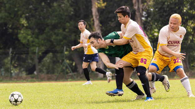 Friendship on the field: CUHK and HKU play 18th Vice-Chancellor’s Cup Soccer Match