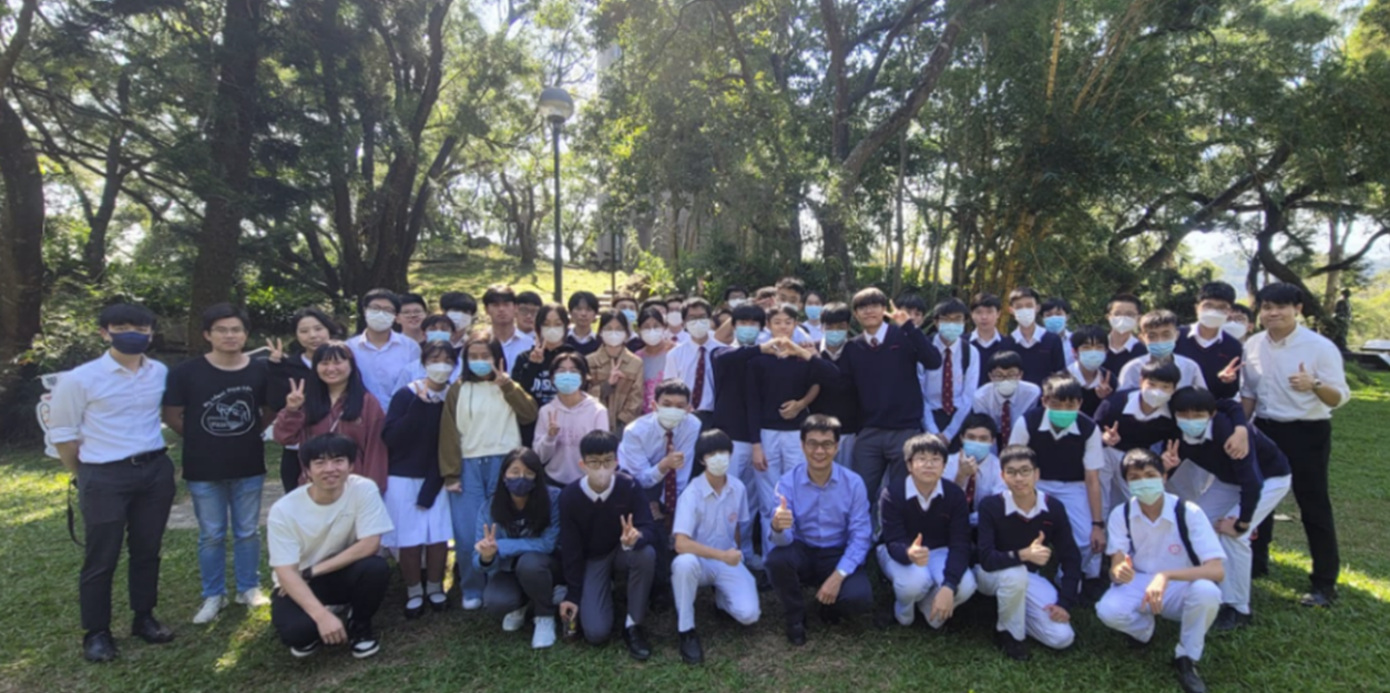 Group photo of the participants from Hong Kong Chinese Women's Club College, postgraduate students, and Prof. YANG Hongfeng from the Earth and Environmental Sciences Programme