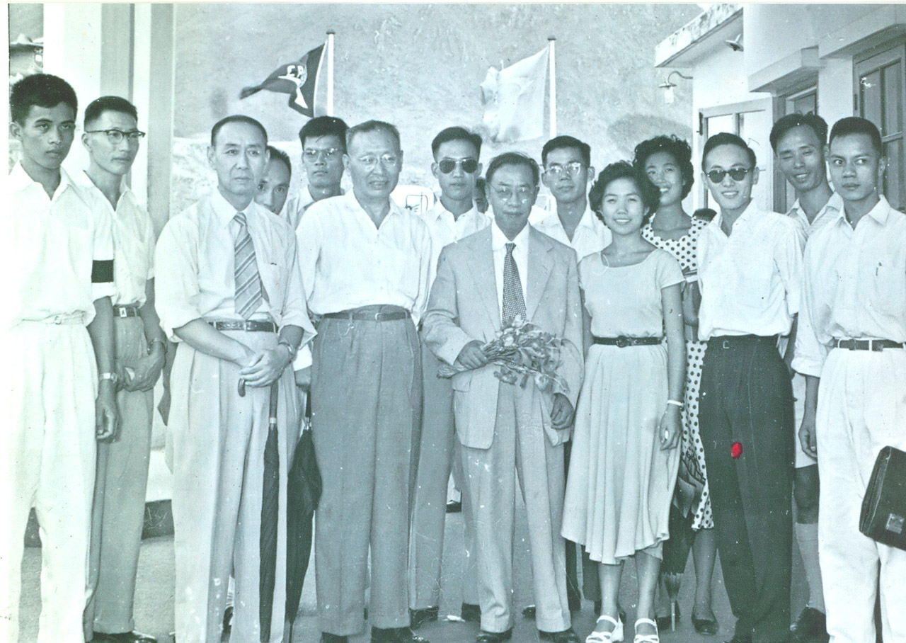 Welcoming the return of Mr. Ch'ien Mu from Taiwan (1952)